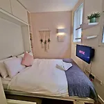 Cosy Studio Right At Liverpool Street Station!