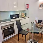 Cosy Studio Right At Liverpool Street Station!