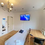 Stunning 1-Bed Apartment In London