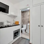 Urban Elegance Luxury Living With Kitchenette