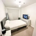 Kins Place, Beautiful 1 Bedroom Apartment Near London City Airport
