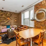 Beautiful 1Br, 2 Min Putney Train St, 5Min To Tube