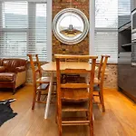 Beautiful 1Br, 2 Min Putney Train St, 5Min To Tube