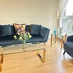 Barnes Flat, 2Bed 2Bath, Parking, Breakfast