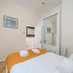 Notting Hill & Hyde Park, Prime Location, Cozy 2-3 Bed Apartment, Close To Kensington Palace & Oxford St,1 Minute To Tube