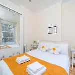Notting Hill & Hyde Park, Prime Location, Cozy 2-3 Bed Apartment, Close To Kensington Palace & Oxford St,1 Minute To Tube
