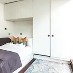 Comfortable Studio With Balcony Near Monument Station