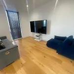 Luxury Top Floor Penthouse Apartment Near Heathrow