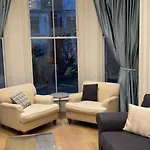 Luxury Garden View Flat - Kensington