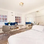 Sg, Boutique Mayfair Central London Apartment