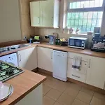 Bright And Spacious Double Room In Hampstead Garden Suburb