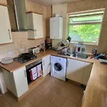 Bright And Spacious Double Room In Hampstead Garden Suburb