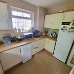 Bright And Spacious Double Room In Hampstead Garden Suburb