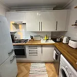 Stylish Cosy Rooftop Flat In Maida Vale