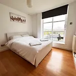 Lovely 1 Bedroom Apartment In Royal Docks By The River
