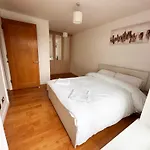 Lovely 1 Bedroom Apartment In Royal Docks By The River