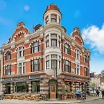 Designer Victorian Flat With Huge Terrace