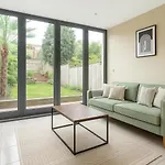 Peaceful Ground Floor Retreat With Garden