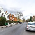 Stunning Three Bed In West Hampstead