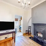 Quaint 2 Bedroom Flat -10 Min To Tower Bridge