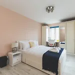 Cosy 2Br, Free Parking, 8Min To City Airport