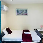 Beautiful One Bedroom Flat In Central Location