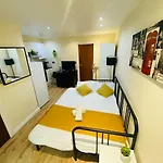 Beautiful One Bedroom Flat In Central Location