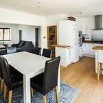 Elegant 2Bd House With Garden And Decked Patio