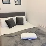 Cosy Spacious Studio Flat,N18