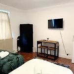 Be-1St Floor Quad Room In Wembley!