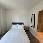 Riverview 2Bedroom 2Bathoom Airport Apartment