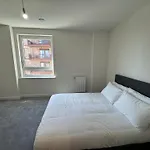 Riverview 2Bedroom 2Bathoom Airport Apartment