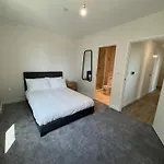 Riverview 2Bedroom 2Bathoom Airport Apartment