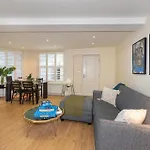 3 Bedroom Apartment With Private Terrace In Pimlico, Westminster, Victoria