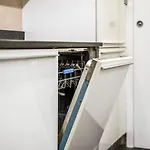 Stylish London Basement Flat With Patio Near Edgware Road & 6Mins Walk To Marble Arch Station