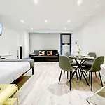 Sleek Studio Flat Near Highbury & Islington Station
