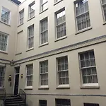Suffolk Lane Apartment By Bridgestreet