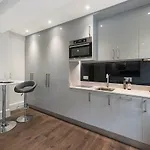 Beautiful Chelsea Apartment In Fashion District