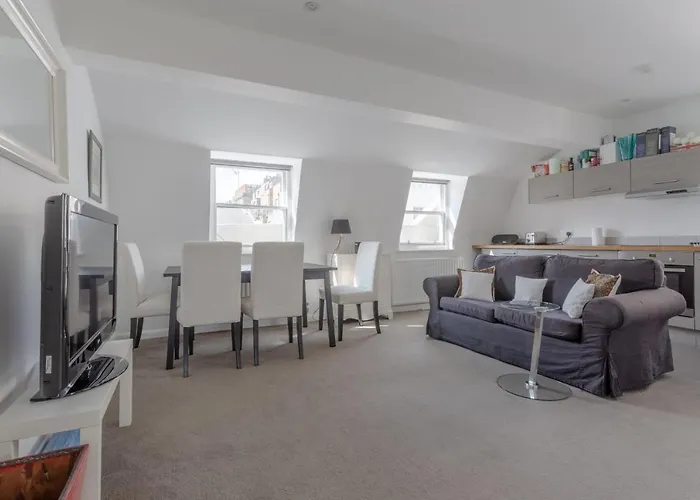 Bright & Airy 1 Bedroom Apartment In Central London