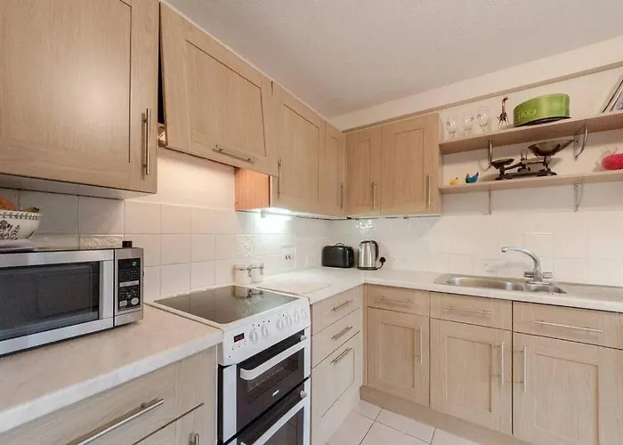 Spacious Two Double Bedroom Flat