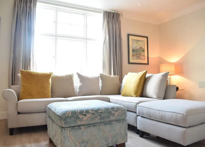 Spacious And Stylish 1 Bedroom Flat Near Chelsea