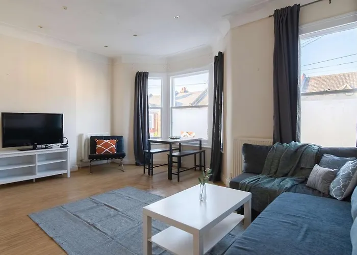 Two Bedroom Apartment In Tooting