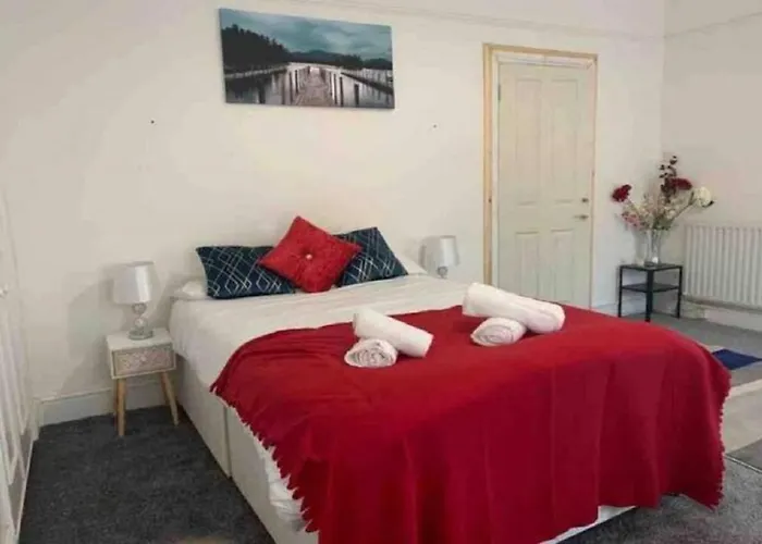 Balham, South London Spacious Guest House 5, 6 Rooms Available