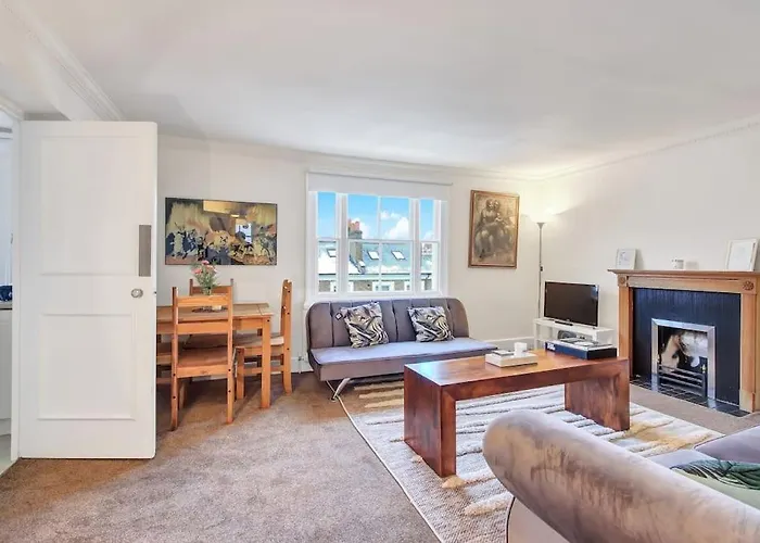 Chic One Bedroom Chelsea Apartment