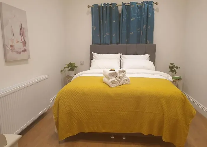 New - Private Room King Bed -Ric- Free Parking, Terrace, Near Tube