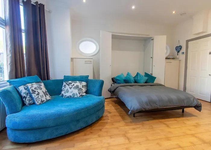 Spacious And Light Flat In Clapham