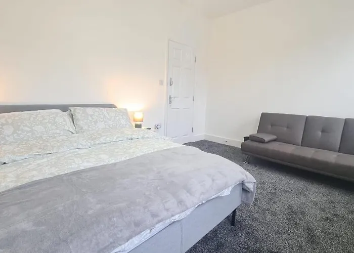 Spacious Private Room In Manor Park