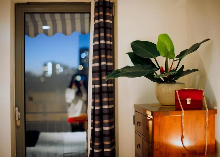 Zen Life With Urban Views - E8 Chic
