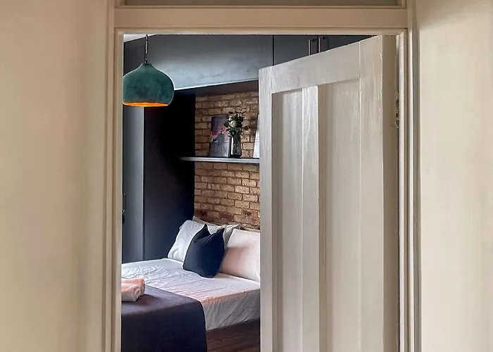 Pass The Keys One Bedroom Apt Near Popular London Attractions