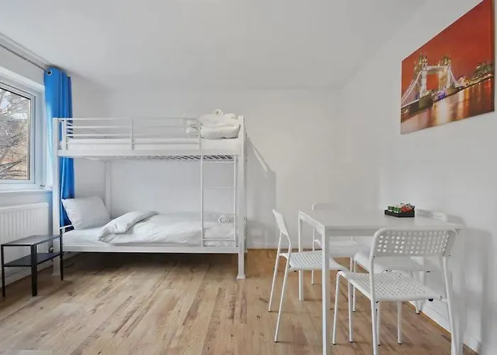 Aplacetostay Central London Apartment, Zone 1 Car